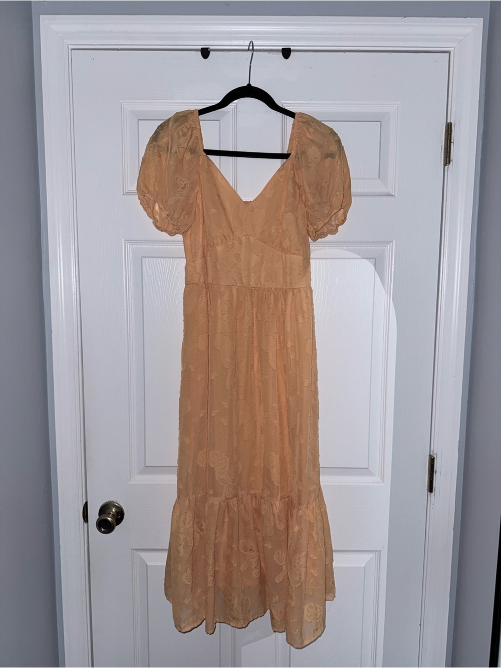 Mimi Chica Peach Lace Midi Dress with Puff Sleeves